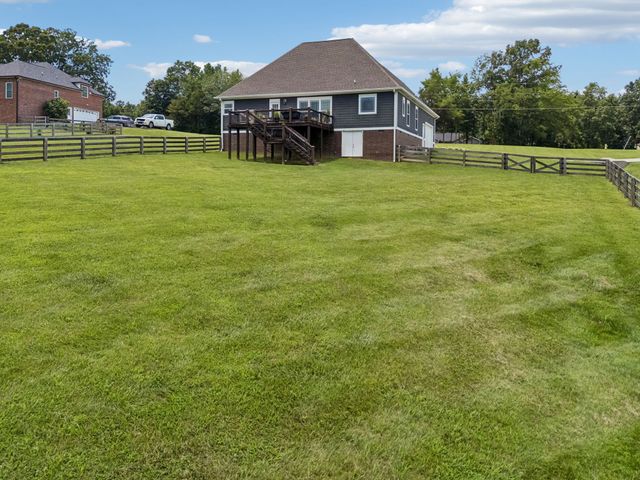 1002 Douglas Ct, Dickson, TN 37055
