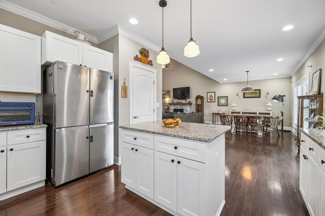 1002 Douglas Ct, Dickson, TN 37055
