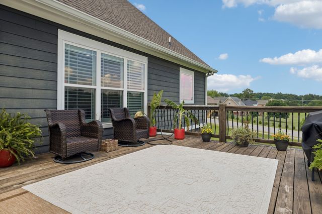1002 Douglas Ct, Dickson, TN 37055