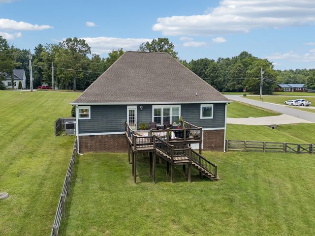 1002 Douglas Ct, Dickson, TN 37055