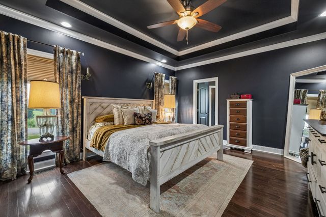 1002 Douglas Ct, Dickson, TN 37055