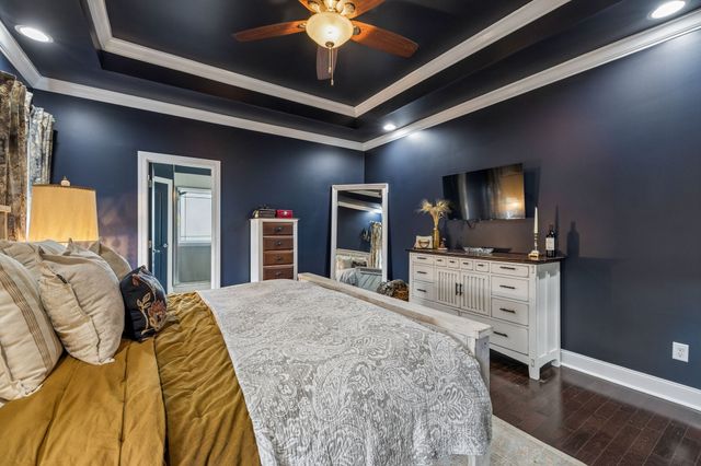 1002 Douglas Ct, Dickson, TN 37055