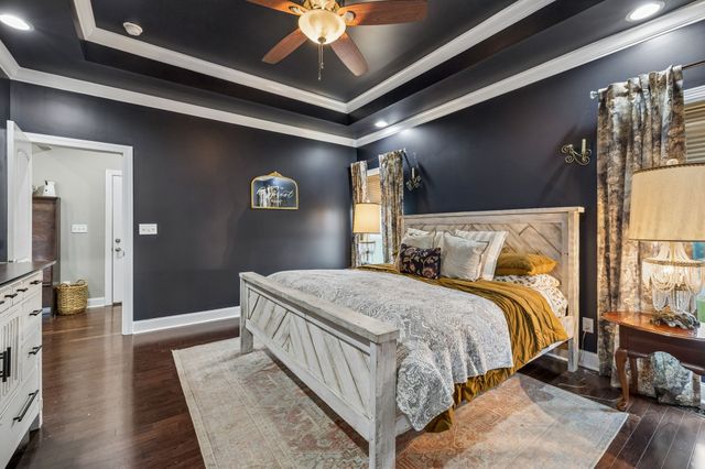 1002 Douglas Ct, Dickson, TN 37055