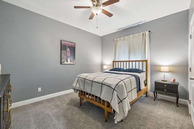 1002 Douglas Ct, Dickson, TN 37055