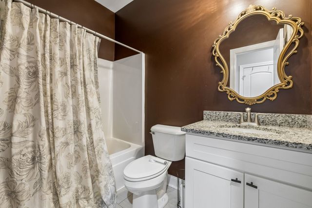 1002 Douglas Ct, Dickson, TN 37055