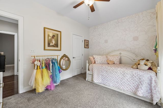 1002 Douglas Ct, Dickson, TN 37055