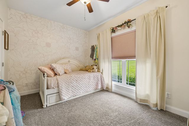 1002 Douglas Ct, Dickson, TN 37055