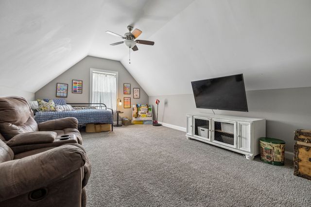 1002 Douglas Ct, Dickson, TN 37055