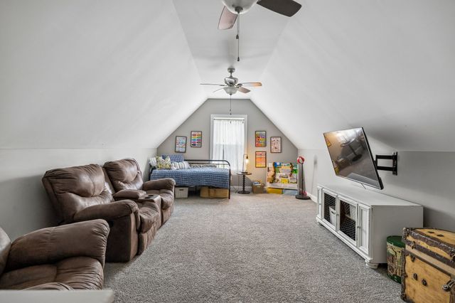 1002 Douglas Ct, Dickson, TN 37055
