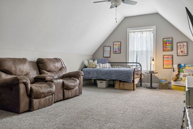 1002 Douglas Ct, Dickson, TN 37055