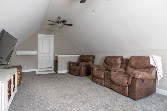 1002 Douglas Ct, Dickson, TN 37055