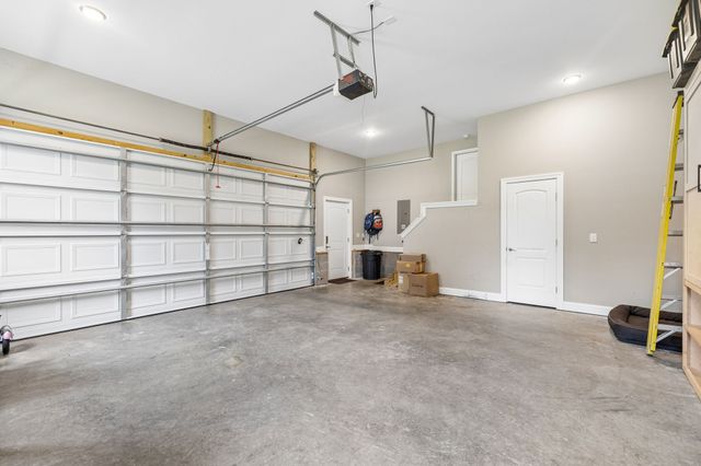 1002 Douglas Ct, Dickson, TN 37055
