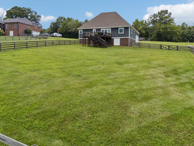1002 Douglas Ct, Dickson, TN 37055