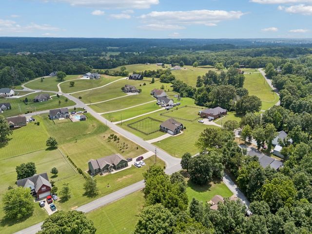 1002 Douglas Ct, Dickson, TN 37055