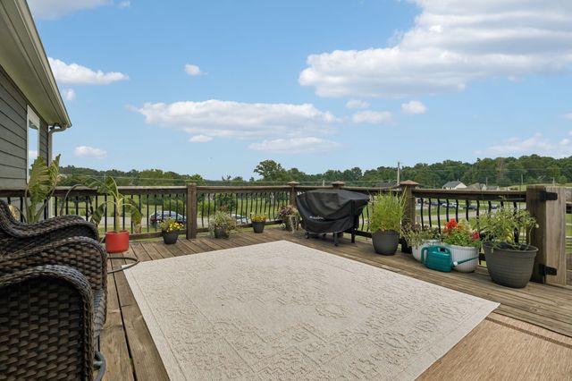 1002 Douglas Ct, Dickson, TN 37055
