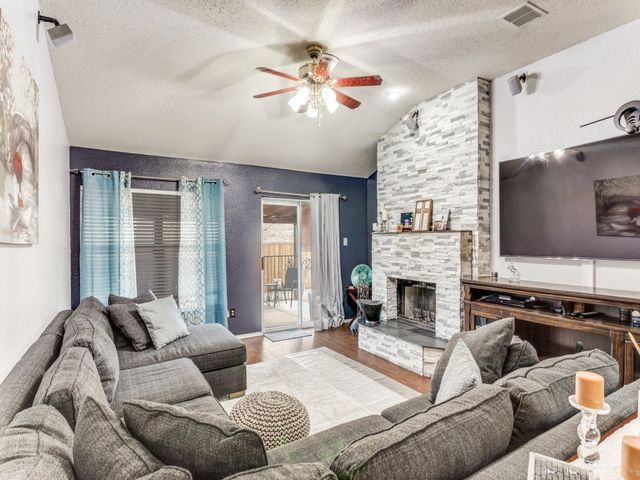 4737 Sea Ridge Drive, Fort Worth, TX 76133