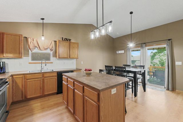 1051 N Aksarben Ct, Wichita, KS 67235