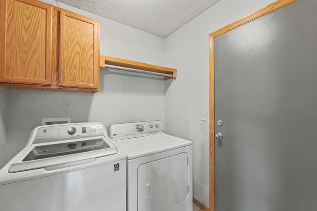 1051 N Aksarben Ct, Wichita, KS 67235