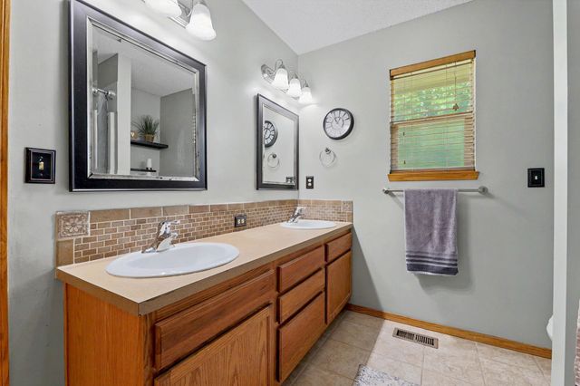 1051 N Aksarben Ct, Wichita, KS 67235