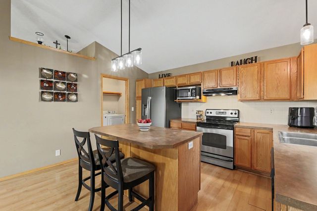 1051 N Aksarben Ct, Wichita, KS 67235