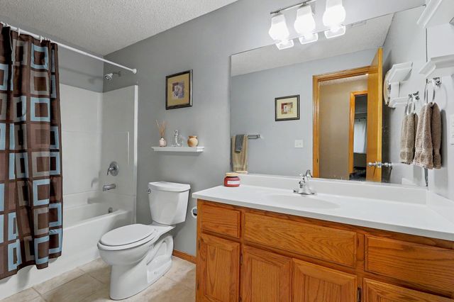 1051 N Aksarben Ct, Wichita, KS 67235
