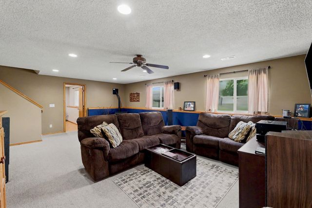 1051 N Aksarben Ct, Wichita, KS 67235