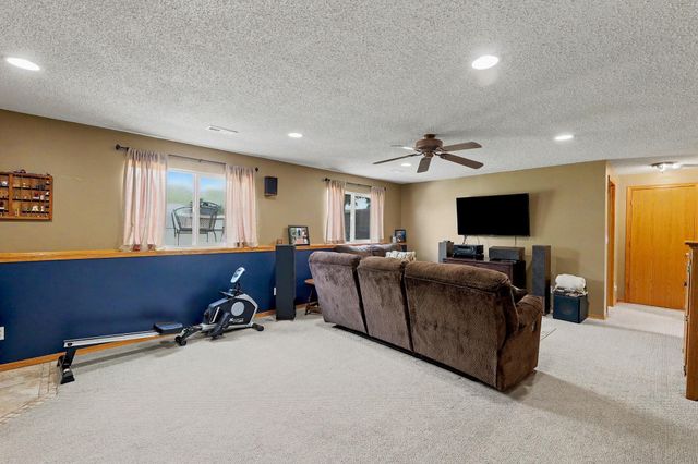 1051 N Aksarben Ct, Wichita, KS 67235