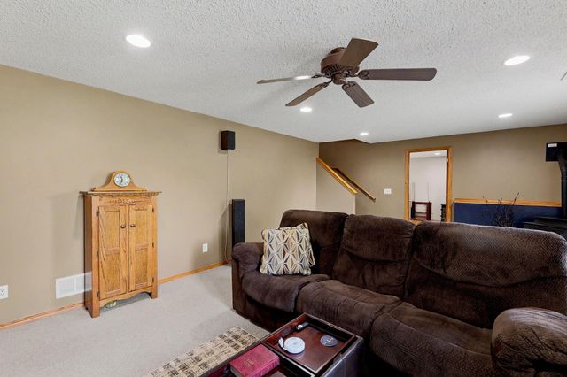 1051 N Aksarben Ct, Wichita, KS 67235