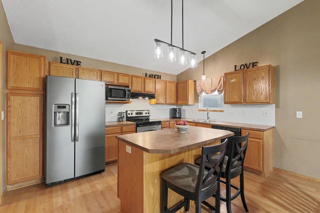 1051 N Aksarben Ct, Wichita, KS 67235