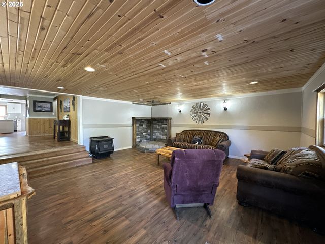 748 E MAIN St, John Day, OR 97845