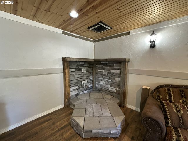 748 E MAIN St, John Day, OR 97845