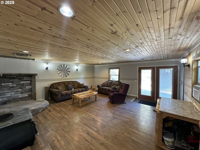 748 E MAIN St, John Day, OR 97845