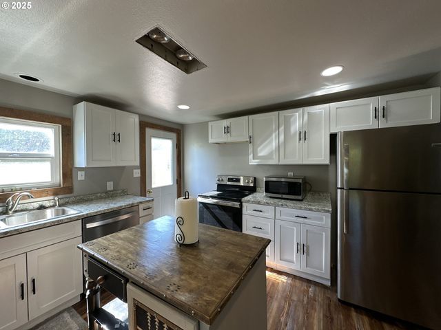 748 E MAIN St, John Day, OR 97845