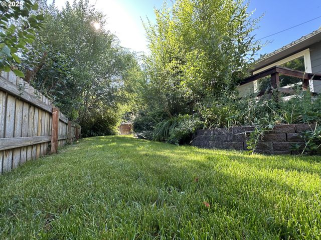 748 E MAIN St, John Day, OR 97845