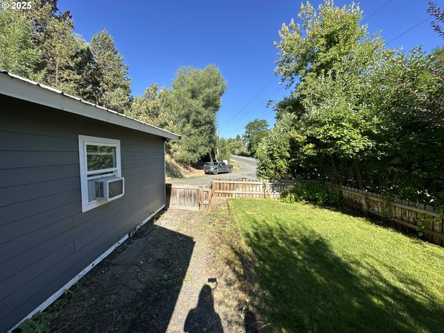 748 E MAIN St, John Day, OR 97845