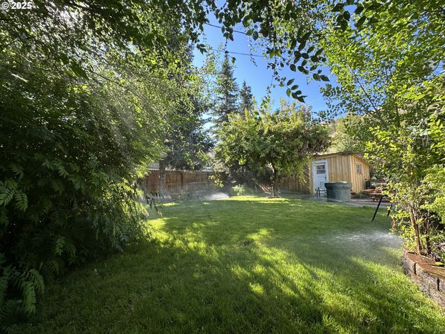 748 E MAIN St, John Day, OR 97845