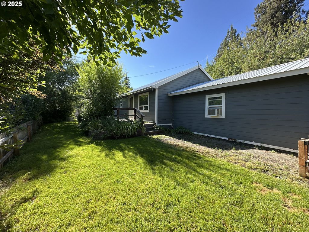 748 E MAIN St, John Day, OR 97845