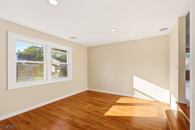 45 N Laurel Ave, Woodbridge Twp., NJ 08830
