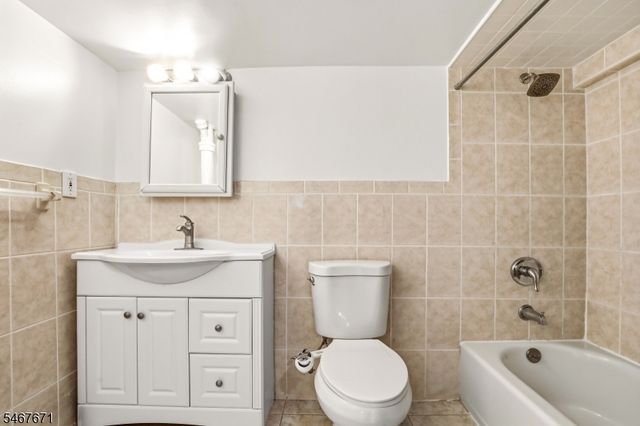 45 N Laurel Ave, Woodbridge Twp., NJ 08830