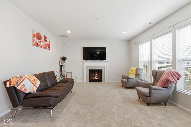 6314 Silver Leaf Drive, Zionsville, IN 46077