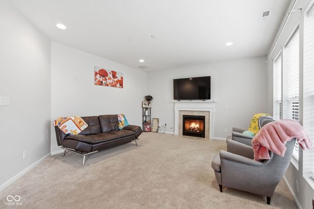 6314 Silver Leaf Drive, Zionsville, IN 46077