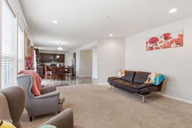 6314 Silver Leaf Drive, Zionsville, IN 46077