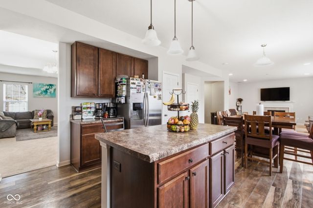 6314 Silver Leaf Drive, Zionsville, IN 46077