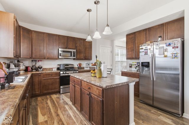 6314 Silver Leaf Drive, Zionsville, IN 46077