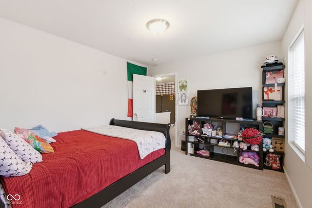 6314 Silver Leaf Drive, Zionsville, IN 46077