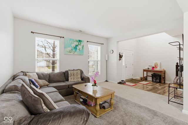 6314 Silver Leaf Drive, Zionsville, IN 46077