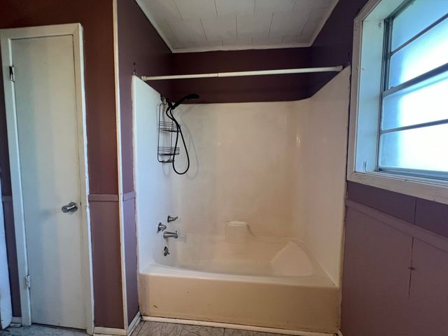 573 St Louis St, Raceland, LA 70394