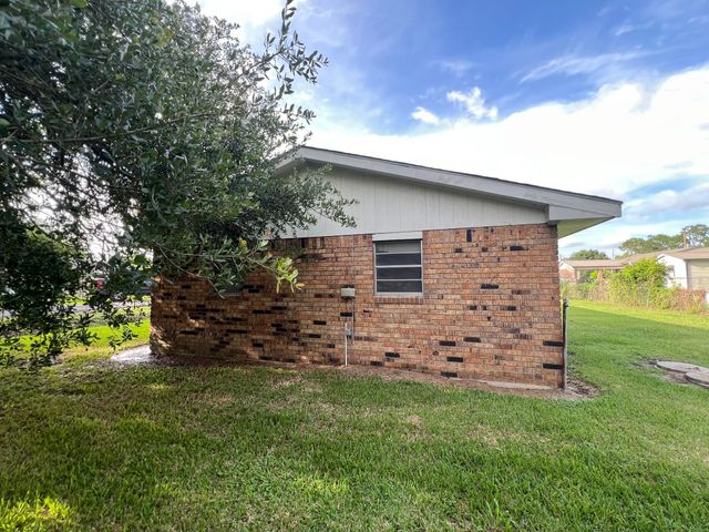 573 St Louis St, Raceland, LA 70394