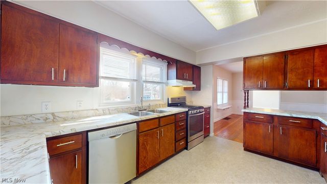 1457 Hocking Road, Little Hocking, OH 45742