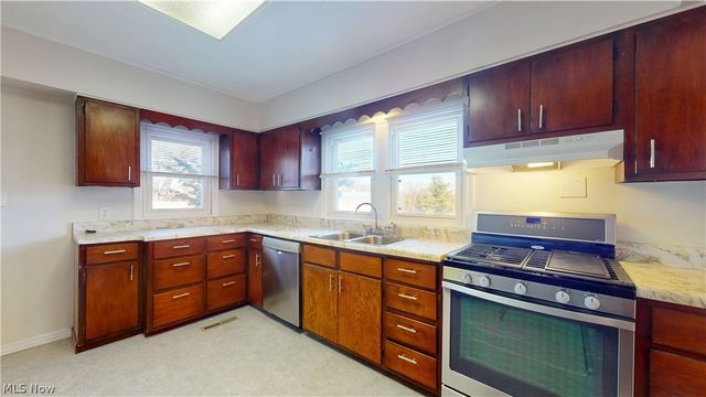 1457 Hocking Road, Little Hocking, OH 45742